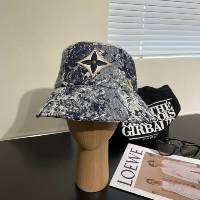 Louis Vuitton Lv Baseball Cap, Simple And Elegant, Unique And Bold, Exquisite Em