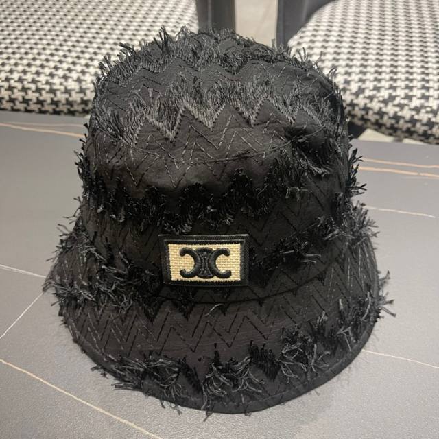 Celine Spring/Summer Simple Fisherman's Hat, A High-End Design That Pairs Well W