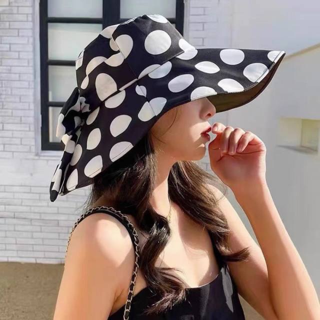 Prada New Polka Dot Triangle Logo Fisherman's Hat, High-End Design, Perfect For