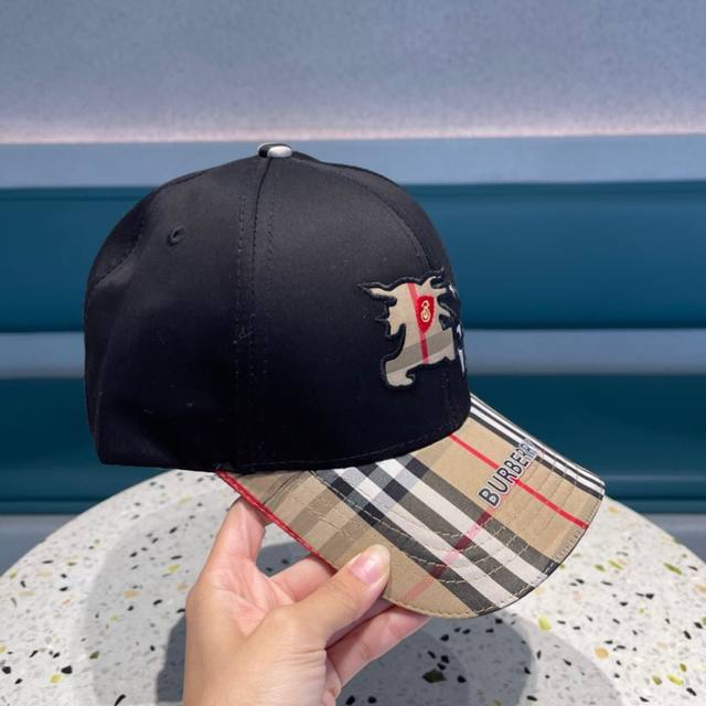 Burberry Spring/Summer Authentic Single-Piece Baseball Cap, Classic Bt Check Pat