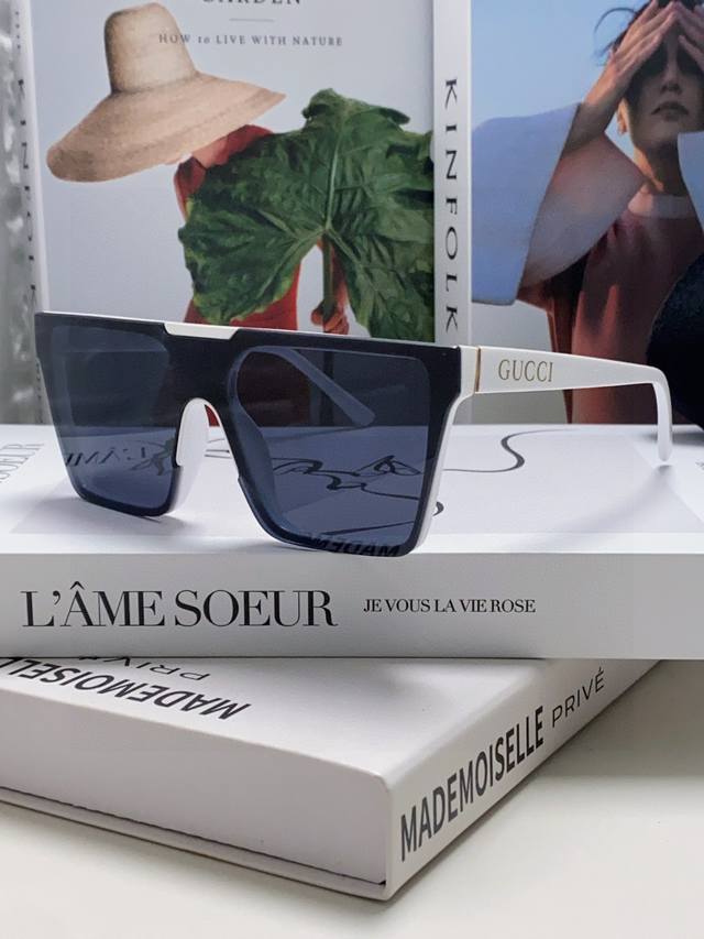 Gucci 2025 Summer New Arrival Square Face Mask With Integrated Lenses Sunglasses
