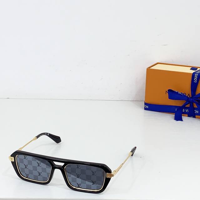Louis Vuitton Model: Z2596U Size: 54 Inches 18 145
