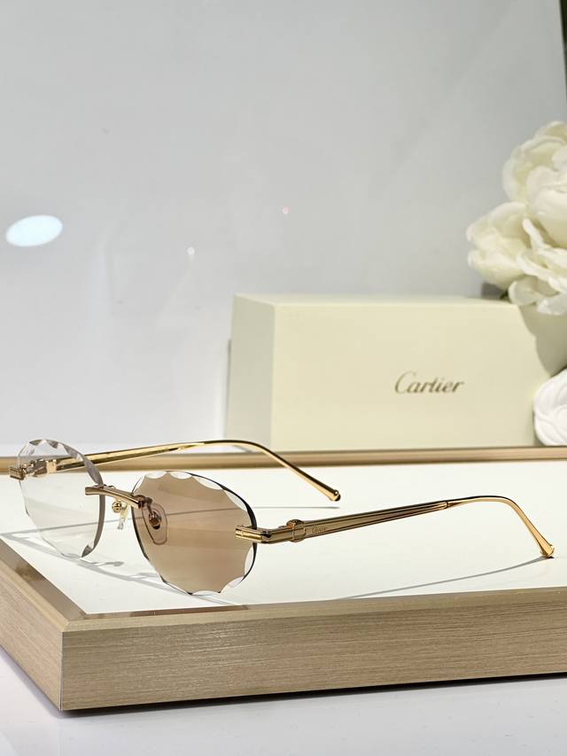 Color-Changing Cartier Mod: Ct0611S Size: 145