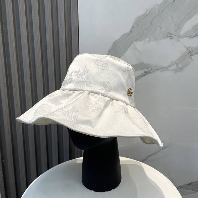 Gucci Large-Brimmed Sun-Protective Fisherman's Hat, Summer Uv-Blocking Beach Vac