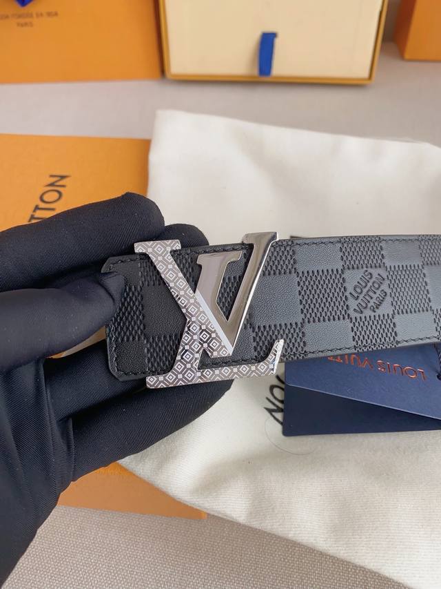 Lv Luxury Modern Taurillon Leather, Adorned With The Elegant And Sophisticated L