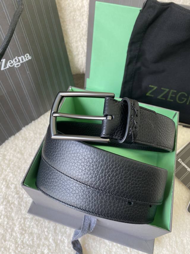This Elegant Black Belt Features Foliage-Colored Details, Creating A Subtle Cont