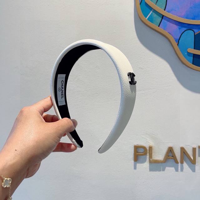 With Packaging Chanel Latest-Style, Retro Headband, Influencer-Recommended Bests