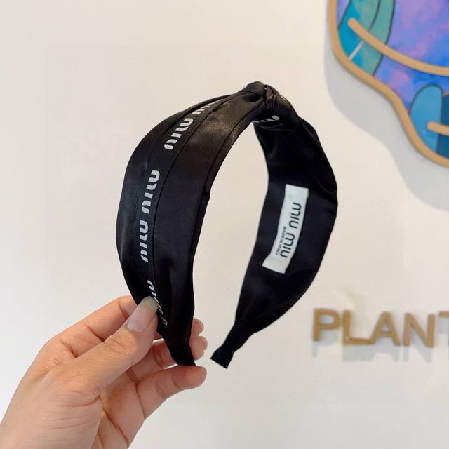 With Packaging Miu Miu New Wide-Brim Handmade Hairband, Authentic Store-Level Ha