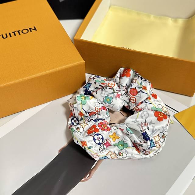 Special Packaging Lv Louis Vuitton Classic Silk Hairband, Looks Great On The Hea