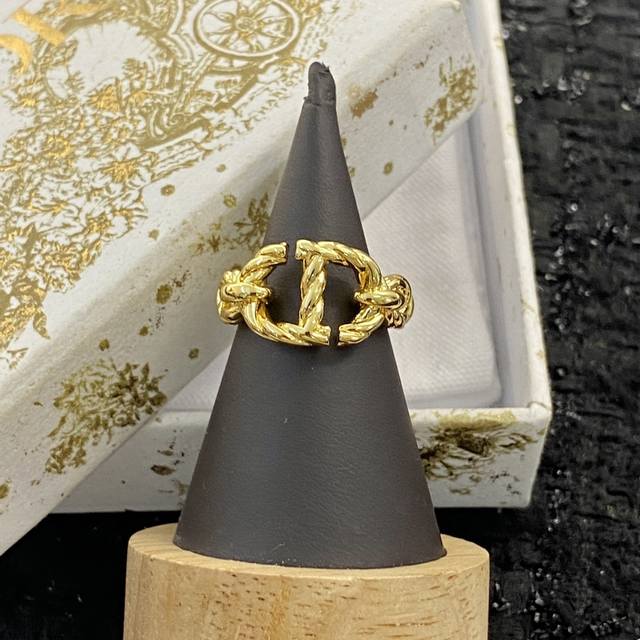 Dior New Arrival Ring Zp Dior Twisted Pattern Cd Ring, Super Bright And Elegant
