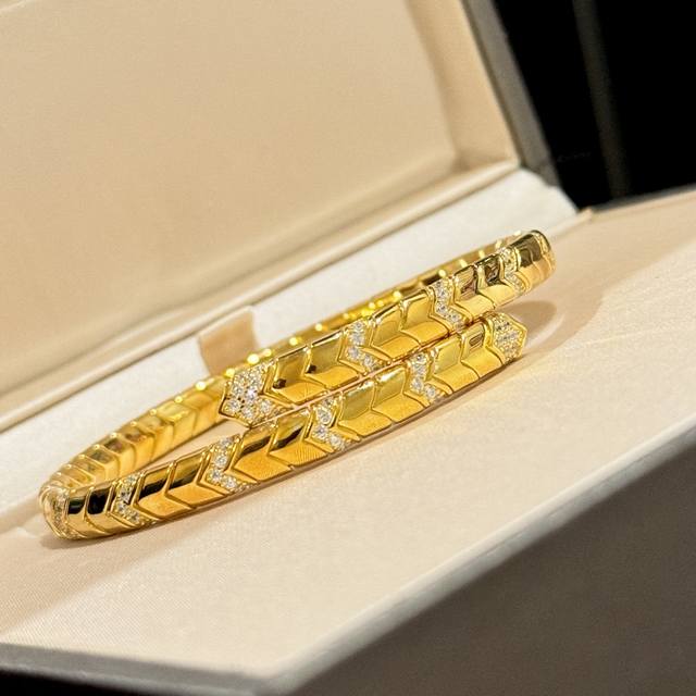 A5451 Snake Year New Arrival Snake Bone Spring Bracelet, Perfect For Everyday We