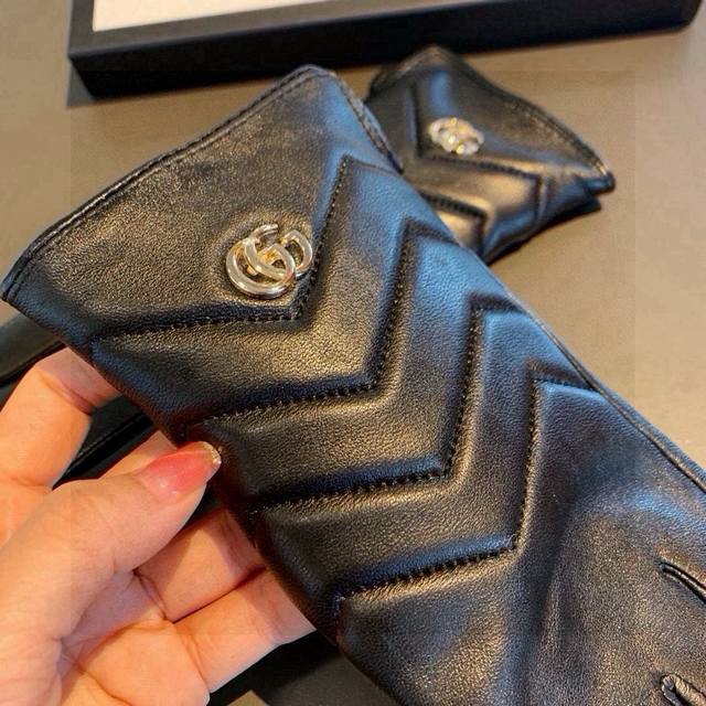 2025 New Arrival Gucci Curved New Exclusive Touchscreen Women's Gloves Gucci Ori
