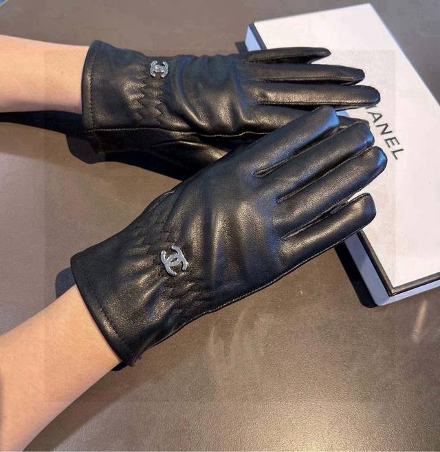New Exclusive Debut Touchscreen Gloves Chanel Chanel Authentic Quality, Official