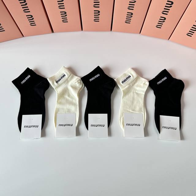 Special Packaging Miu Miu New Arrival Embroidered Mid-Length Socks! One Box Cont