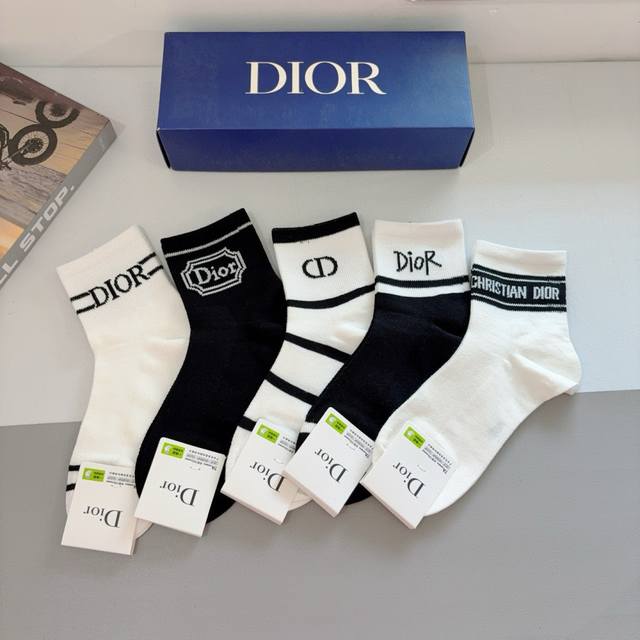 With Packaging, One Box Of Five Pairs Dior New Letter-Print Mid-Calf Socks!Bests