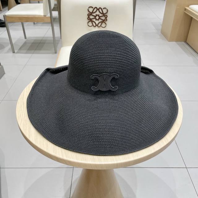 Celine Celine Flipped Button Wide-Brimmed Straw Hat For Women, Fresh And Simple