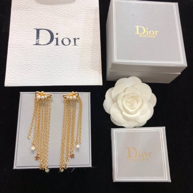 Dior Autumn/Winter New Arrival Large And Small Pearl Five-Fringe Earrings, Metic