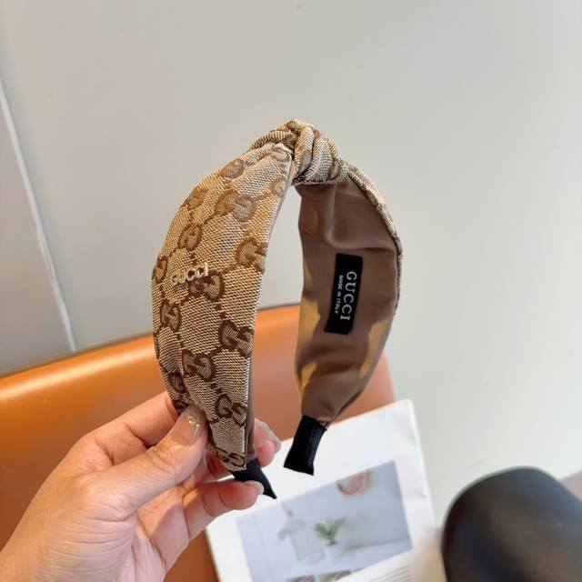 With Packaging Gucci Classic Monogram Wide-Brimmed Hairband, A Must-Have Accesso