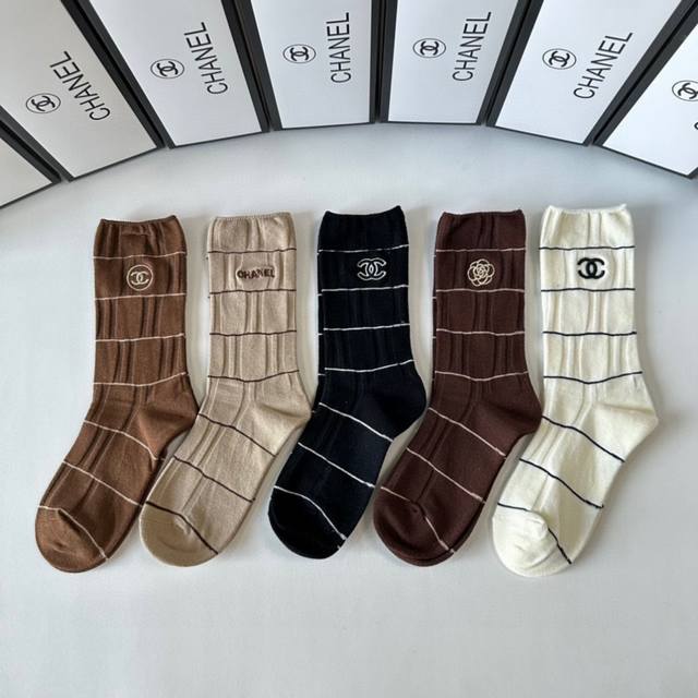 Special Packaging Chanel New Embroidered Mid-Length Socks! One Box Contains Five