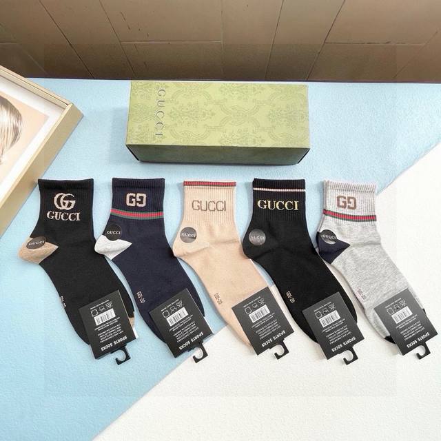 Packaging: One Box Of Five Pairs Of Gucci New Arrivals For Men And Women. Mid-Ca