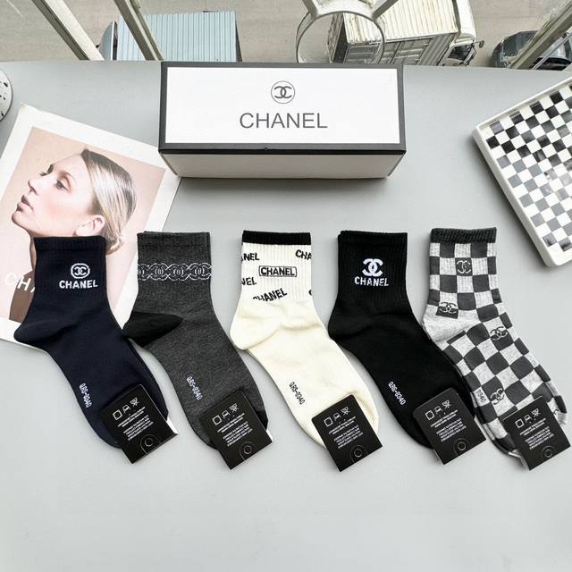 With Packaging, One Box Of Five Pairs Chanel Mid-Calf Socks, High Version ~ Stun