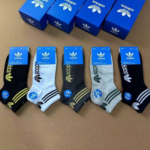 Special Adidas Three-Leaf Clover New Men's Socks With Classic Embroidered Logo,