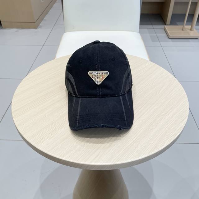 Prada 2025 New Arrival Luxury Baseball Cap, Classic Style For Both Men And Women