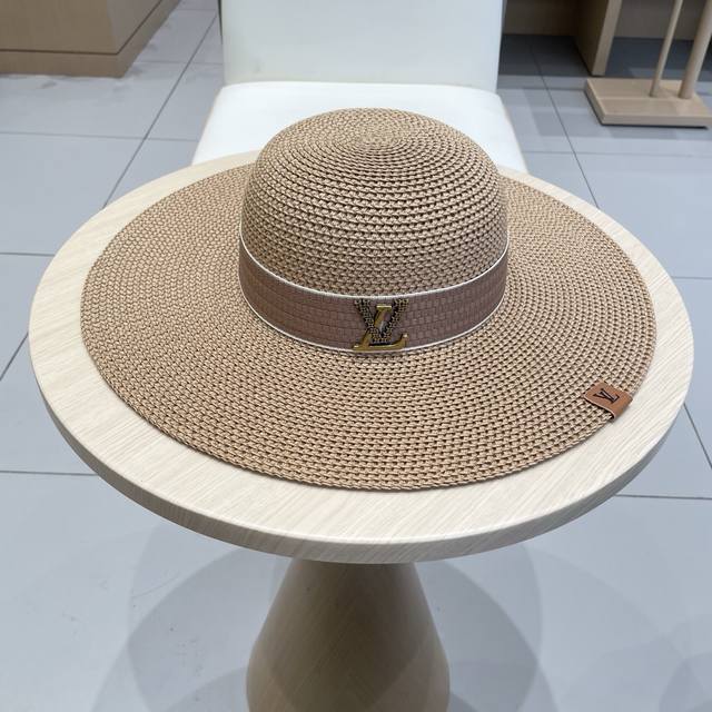 Louis Vuitton 2025 New Arrival Vacation-Style Straw Hat, Essential For Travel, S