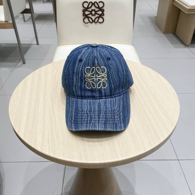 Loewe New Baseball Cap, Simple Embroidered Classic Logo, Superb Quality, Elegant