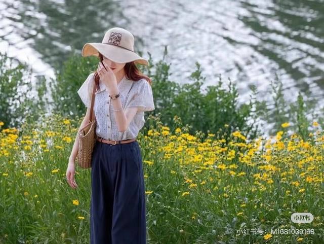 Hot Seller 2025 Spring/Summer New Arrival Loewe Paper Grass Wide-Brimmed Hat Exc