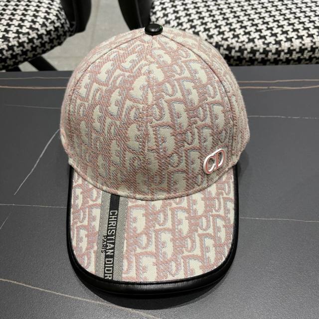 Dior Baseball Cap, A Timeless Classic With A Trendy Retro Aesthetic, Suitable Fo