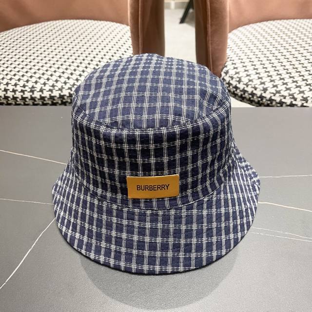 Burberry Japanese-Style Checkered Fisherman's Hat, Lightweight And Breathable. P