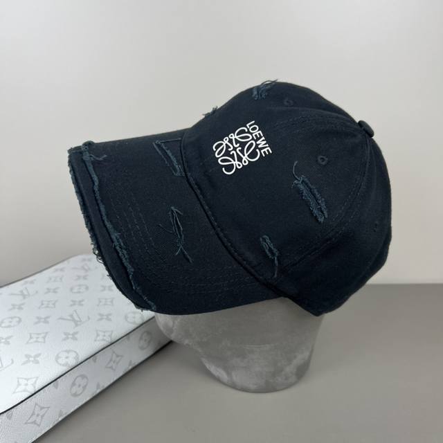 Dust Bag Loewe New Design, Authentic Label, Premium Quality, Sleek Lines, Precis