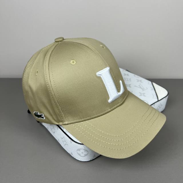 Classic Design, Crocodile Lacoste Embroidered Logo. Authentic High-Quality Produ