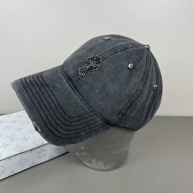Includes Dust Bag, Crocs Latest Fashion-Forward Casual Design Style, Looks Great