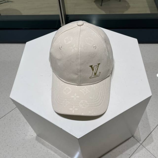 Louis Vuitton Baseball Cap, Louis Vuitton New Lv Baseball Cap. High-End And Eleg