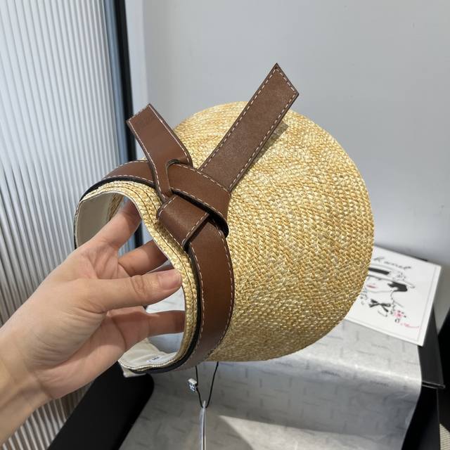 Loewe Open-Top Duckbill Hat, Straw Hat, Authentic Quality, Exquisite Craftsmansh