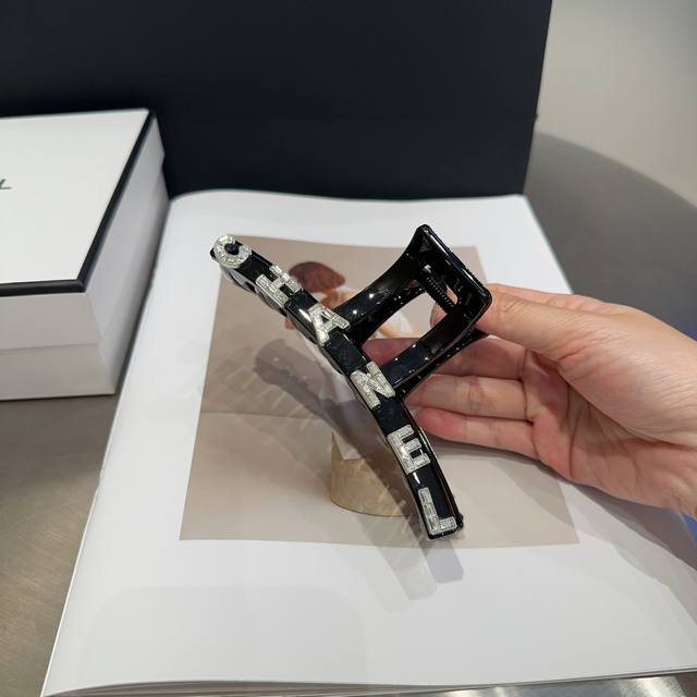 With Packaging Box Chanel Latest Small Chanel Hair Clip, Perfect For Ladies, A M