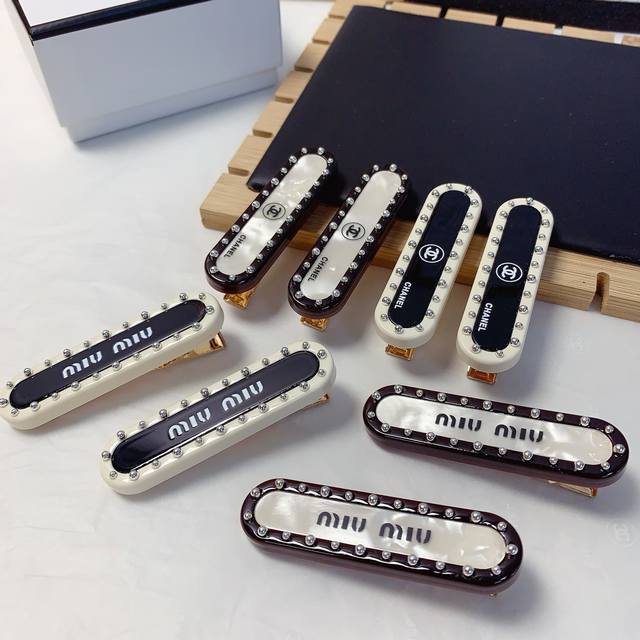 Chanel Chanel Hair Clip Acrylic Logo Edge Clip Bangs Clip Press Clip Daily Elega