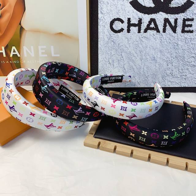Louis Vuitton Louis Vuitton Hairband New Vintage Logo Luxury-Style Hairband Eleg