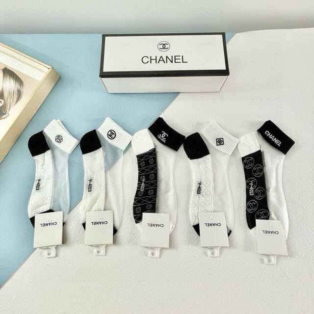 With Packaging, One Box Of Five Pairs Of Chanel New Short Ice Silk Stockings Wit