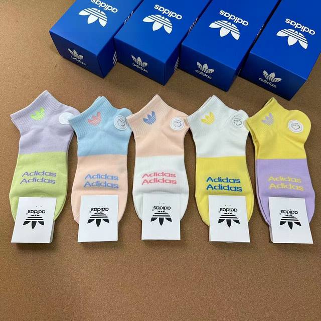 Special Adidas New Women's Color-Block Socks, The Three-Leaf Clover Logo Is Supe