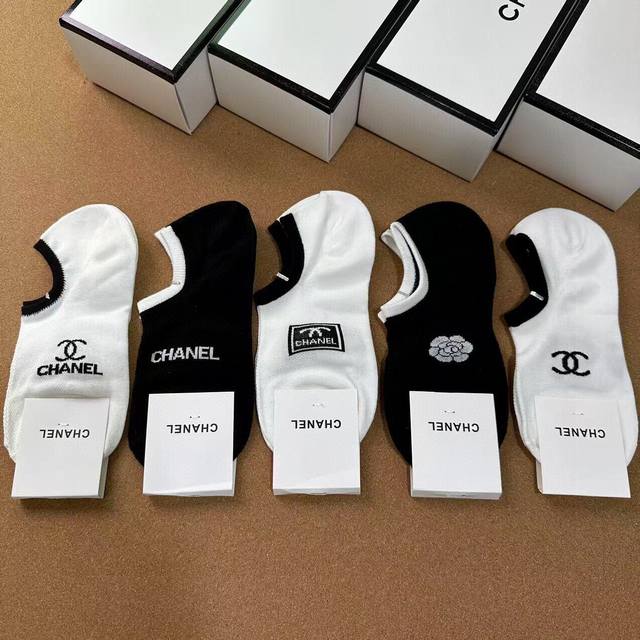 Special Chanel New Women's Socks, One Box Of Five Pairs, Made Of Pure Cotton, So