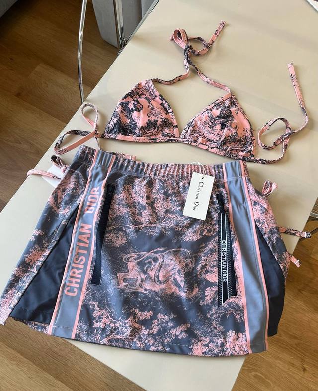 Three-Piece Set Dior Classic Bikini Suitable For Various Occasions: Beach, Swimm