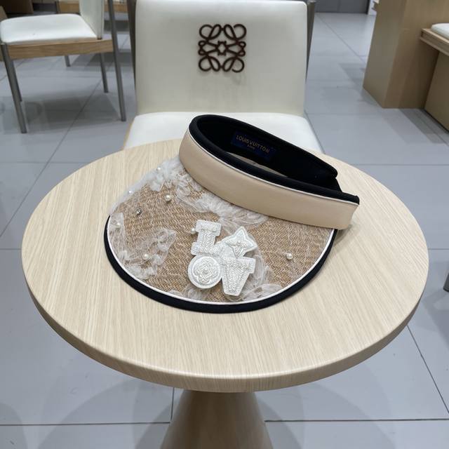 Louis Vuitton Lace Bubble Shade Hat For Women, Black And White, Mini Chanel-Styl