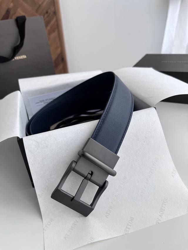 Special Bv New Double-Sided Men's Belt Made Of Italian Calf Leather With A New B
