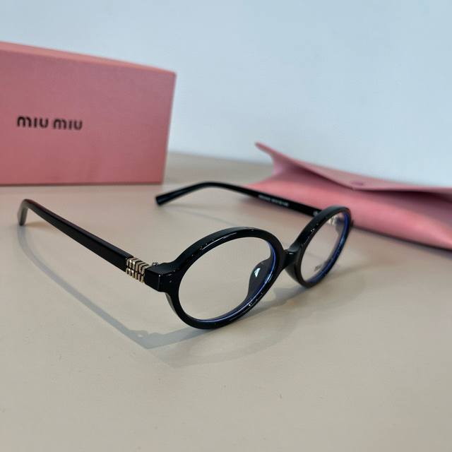 Styling Essential, Miu Miu New Retro Small Oval Frame Sunglasses, Retro Small Ov