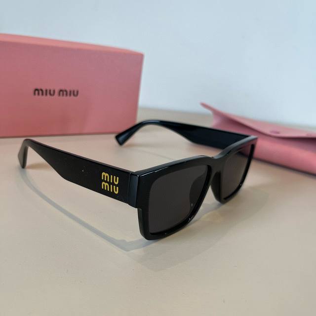 Miumiu Sunglasses That Make Your Face Look Smaller. Miumiu Spring New Arrival La