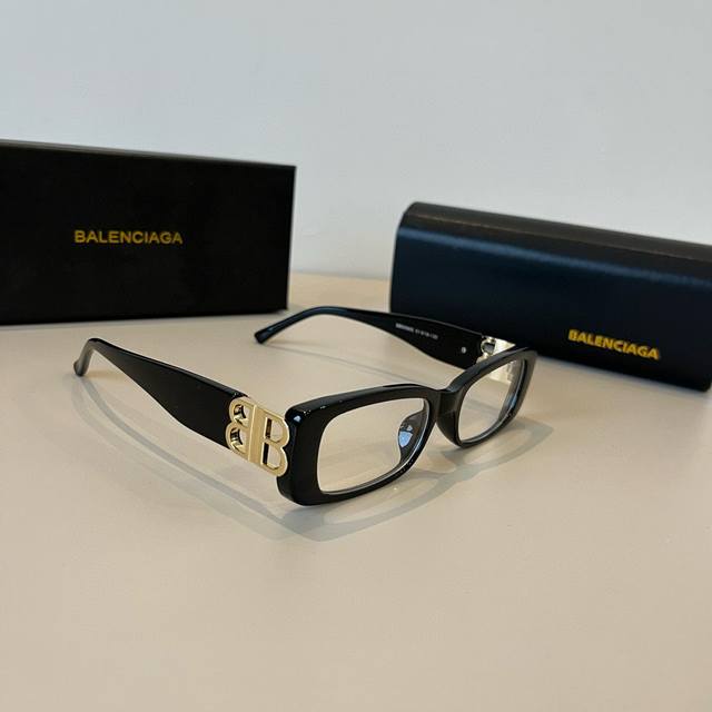 Balenciaga Paris The Only Thing Between You And A Celebrity Is This Pair Of Bale
