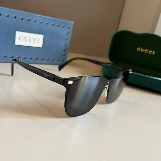 Gucci 2025 Official Early Spring New Arrival, Celebrity-Inspired Large-Frame Sun